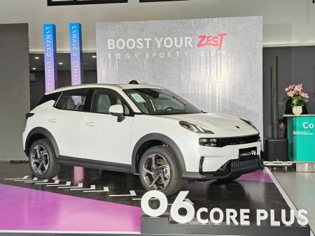 mẫu xe Lynk & Co 06 Core Plus