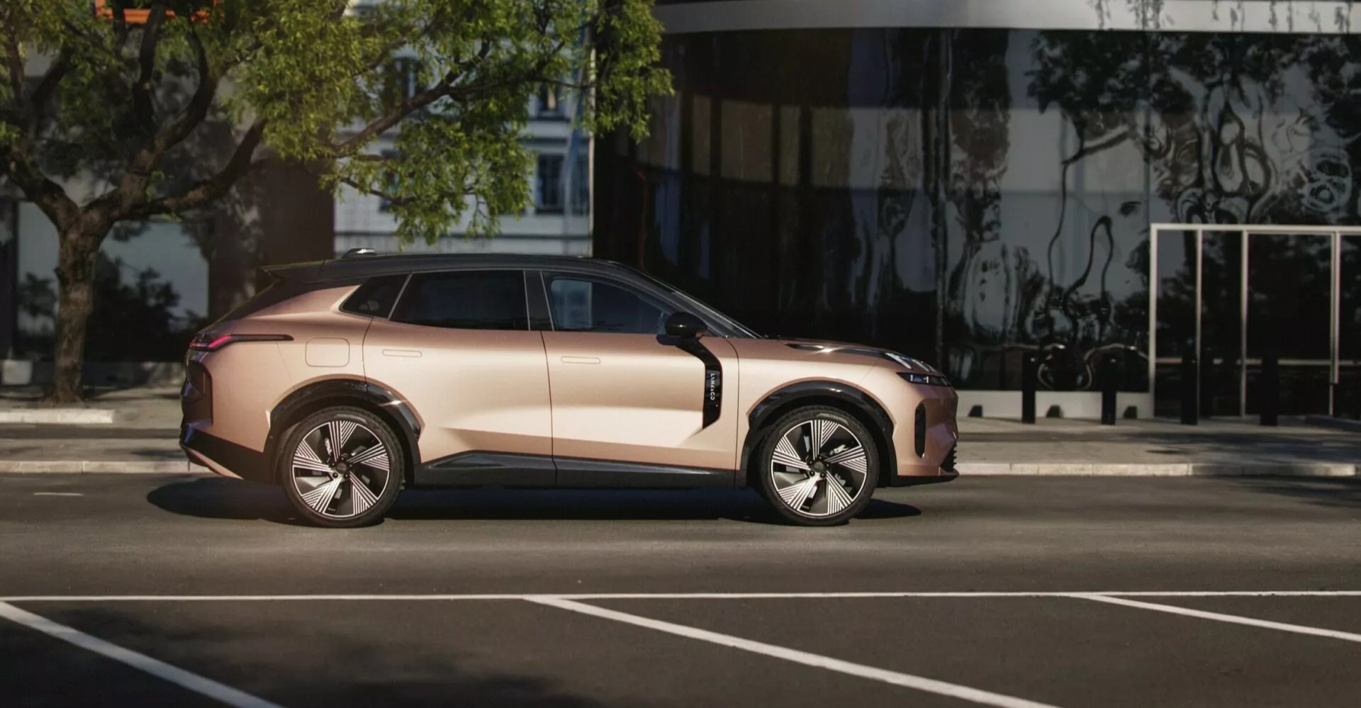 than-xe-Lynk-Co-08-hybrid